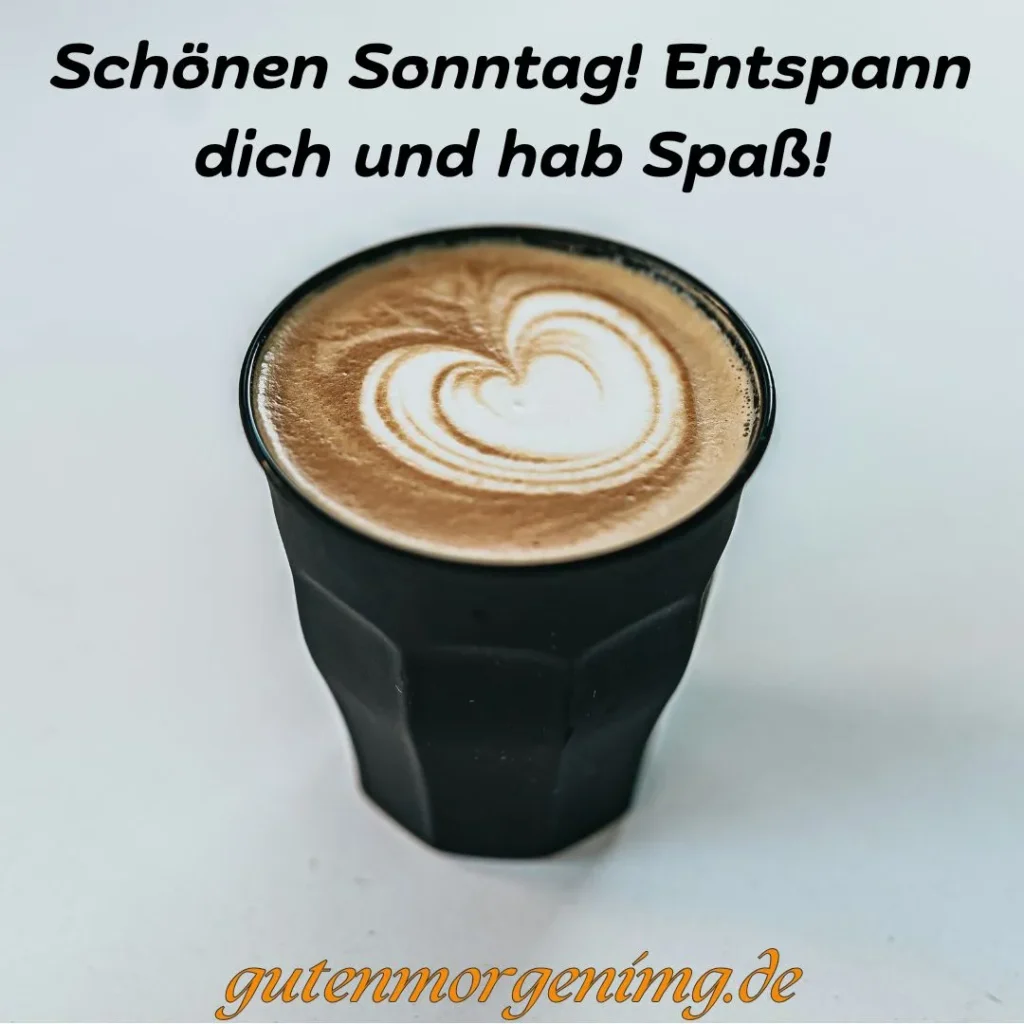 Der Sonntag ist der Tag zum Aufwachen und Entspannen. Tag, um umsonst zu lächeln und sich für alles zu freuen. Guten Sonntag!